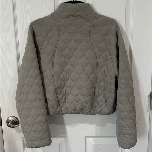 Lululemon quilted bomber jacket size 6 - Picture 3 of 4